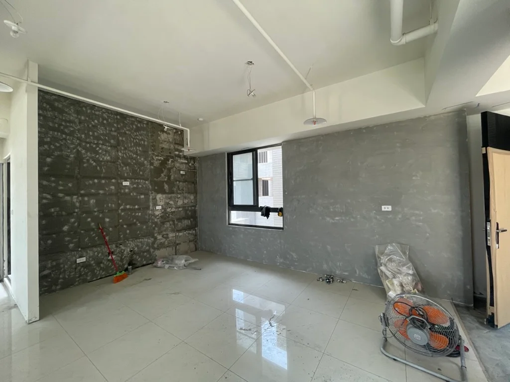 未刷防水彈泥,外牆容易滲水造成壁癌